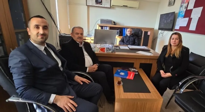 ÖĞRETMENLERLE VE OKUL İDARECİLERİYLE BİR ARAYA GELDİ