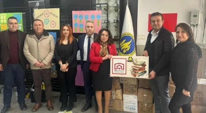 Okula 3 Bin Kitap Bağışladılar