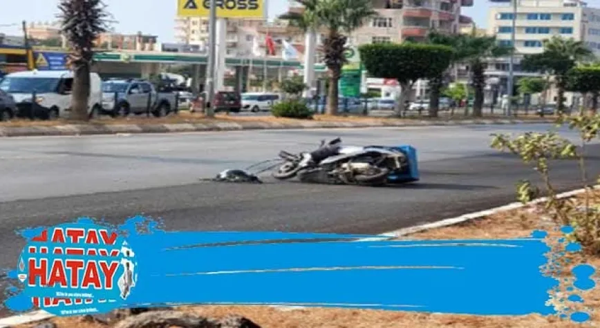 OTOMOBİL, KURYE MOTOSİKLETE ÇARPTI