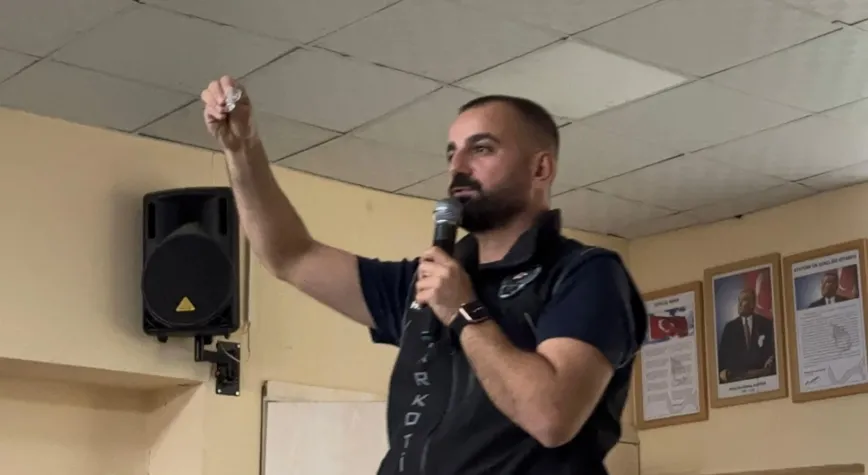 Polisten Öğrenci Ailelerine Uyuşturucu Uyarısı