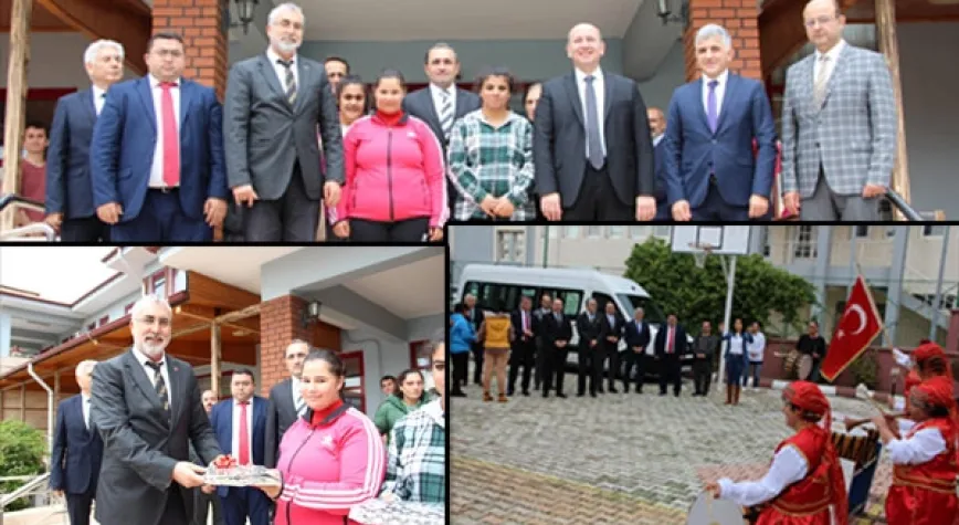 REHABİLİTASYON VE AİLE ÇALIŞMA MERKEZİNİ ZİYARET ETTİ