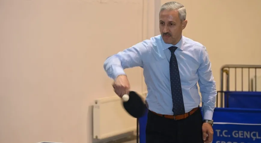 REKTÖR EREN HÜNERLERİNİ SERGİLEDİ