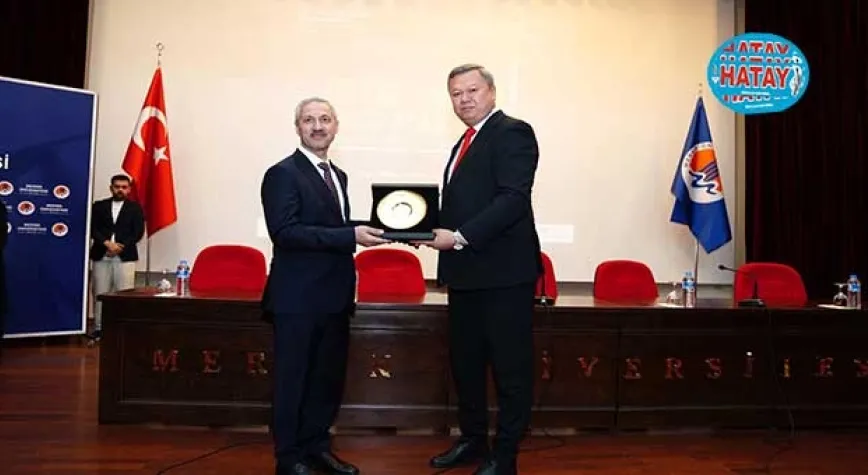 REKTÖR EREN KONGREYE ONUR KONUĞU OLARAK KATILDI
