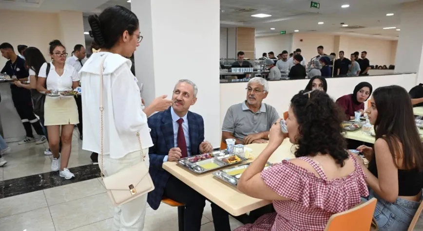 Rektör Eren Öğrencilerle Öğle Yemeğinde Buluştu