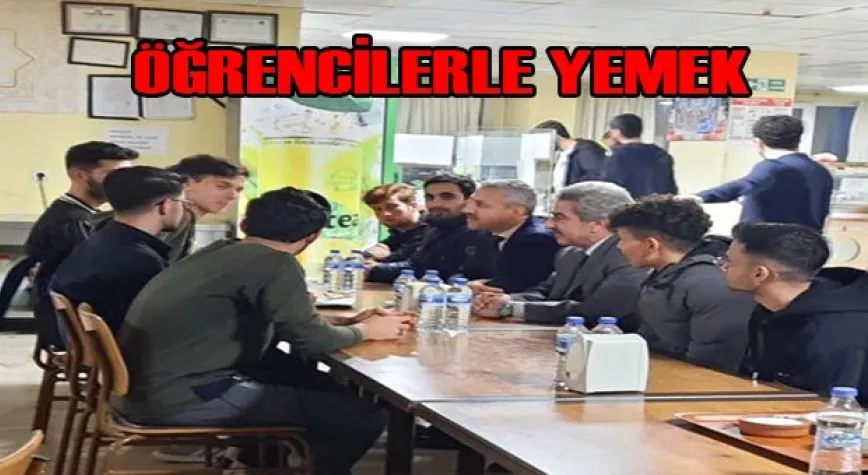 REKTÖR EREN, ÖĞRENCİLERLE YEMEK YEDİ
