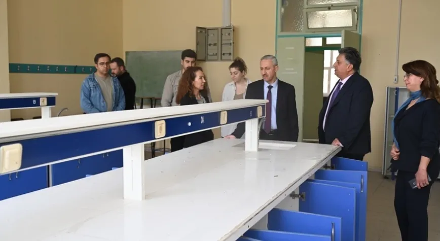 Rektör Eren’den Fen Ve Edebiyat Fakültesi’ni Ziyaret Etti