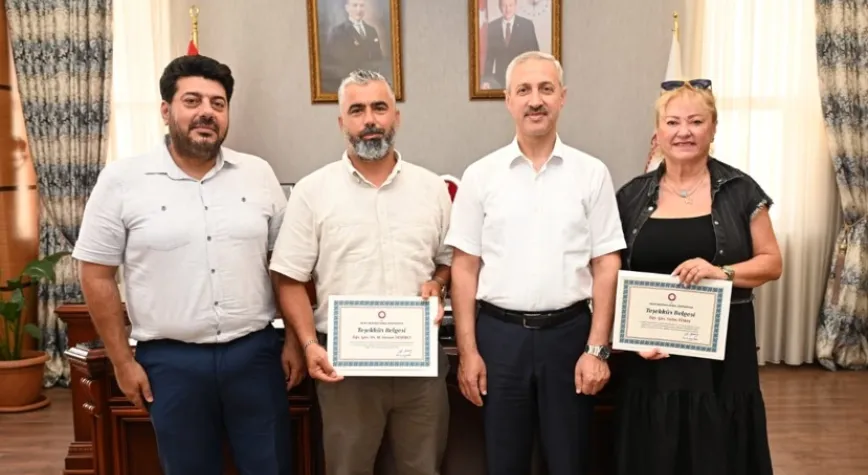 Rektör Eren'den Sanat ve Tasarım MYO Öğretim Elemanlarına Teşekkür Belgesi