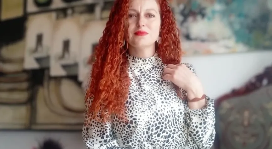 Ressam Emel Genç  Birlikte Güzeliz 5 Sergisine Katıldı
