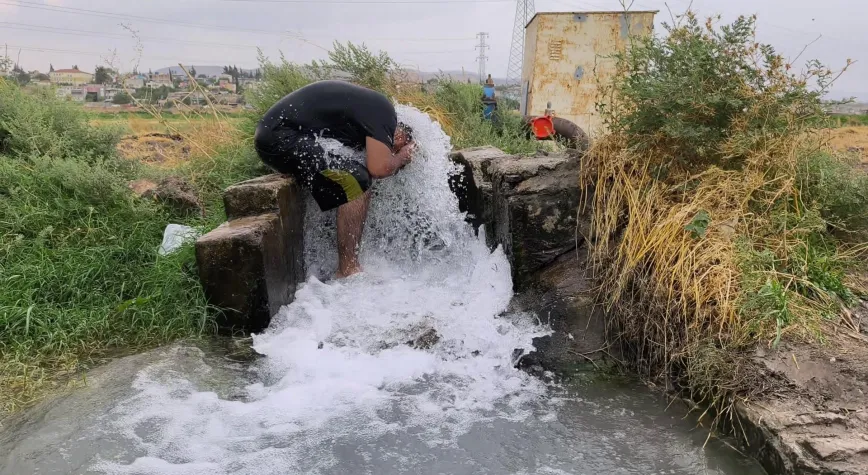 Reyhanlı’da Sıcaktan Bunalan Genç Çareyi Sondaj Suyunda Buldu