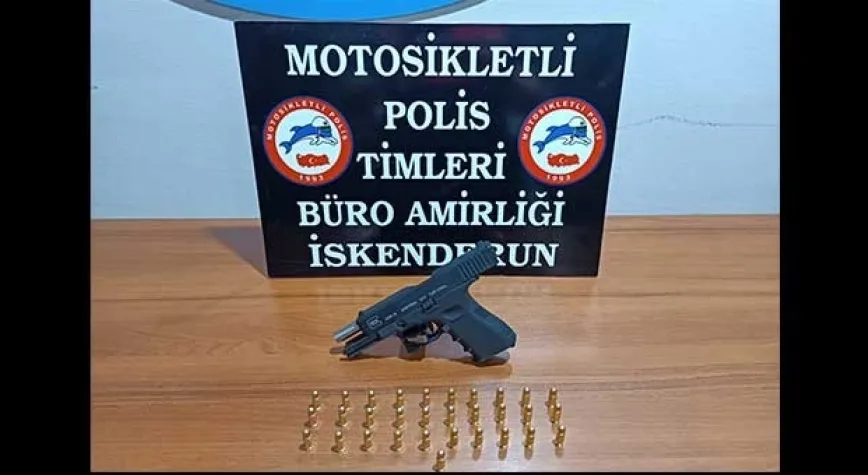 Ruhsatsız silah motosikletin motorundan çıktı