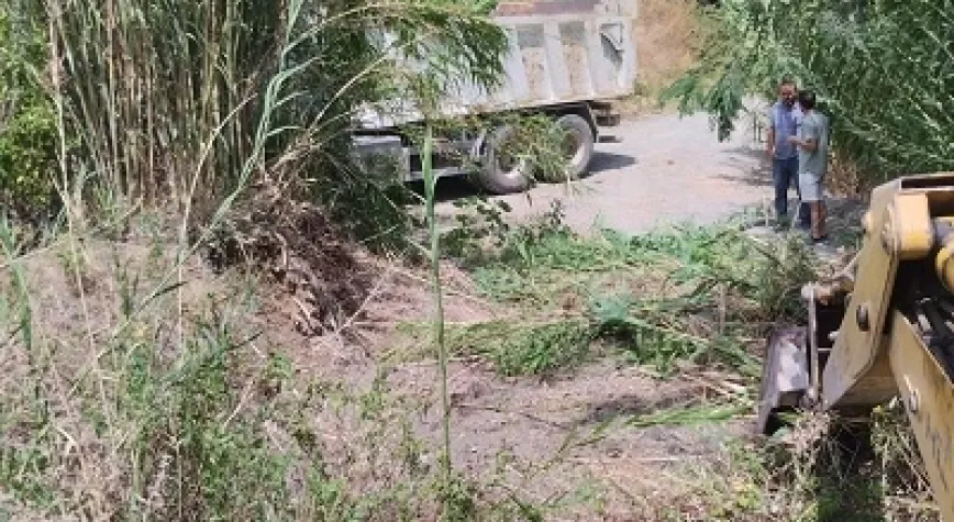 SAMANDAĞ’DA KANAL TEMİZLENİYOR
