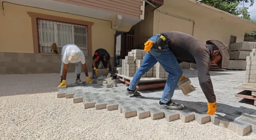 SAMANDAĞ’DA YOL YENİLEME SEFERBERLİĞİ