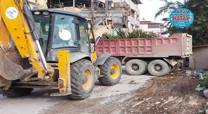 SAMANDAĞ’DA YOLLAR BAKIMDA