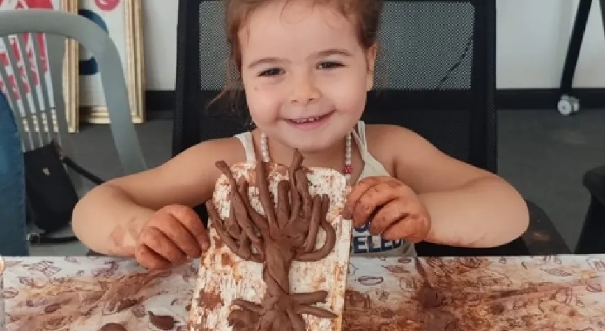 Sanatsever Minikler Çamurdan Hayat Ağacı Yaptı