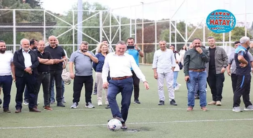 SAVAŞ VE EŞİ YILDIZ FUTBOLCULARLA BERABER