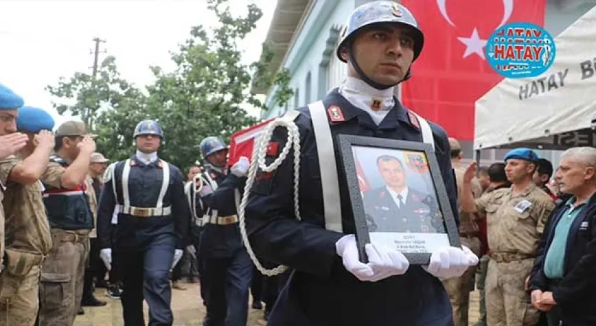 ŞEHİT  KIDEMLİ BAŞÇAVUŞ YAŞAR TOPRAĞA VERİLDİ