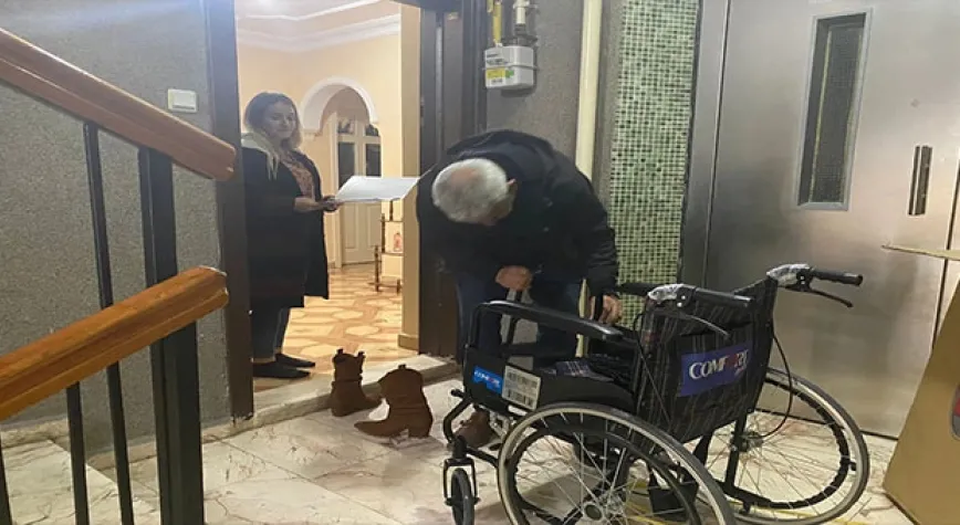 ŞEHİT KIZINA TEKERLEKLİ SANDALYE HEDİYE EDİLDİ