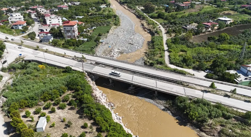 Selde Yıkılan Karaçay Köprüsü Yeniden Ulaşıma Açıldı