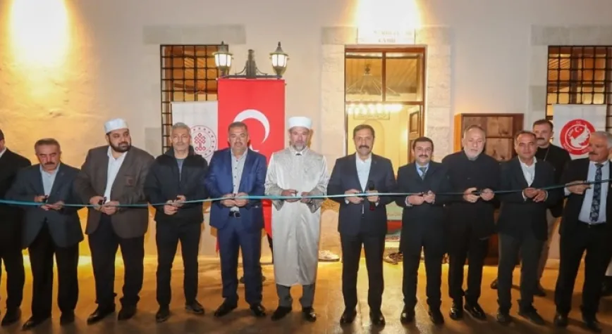Tarihi Nardüzü Cami’de Deprem Sonrası İlk Namaz