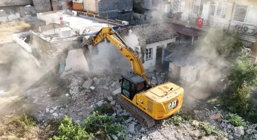 Tehlike Saçan Metruk Binalar Yıkılıyor!