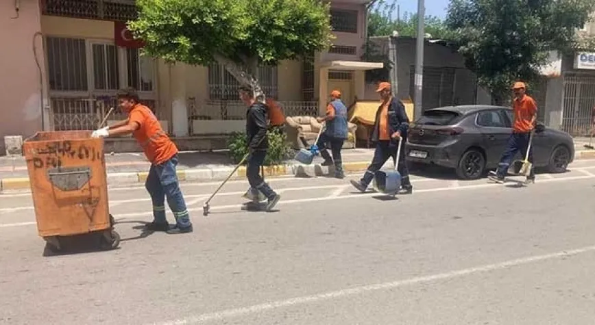 TEMİZLİK EKİPLERİ YOĞUN ÇALIŞIYOR