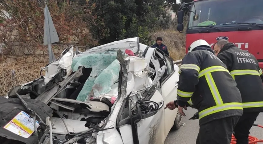 TIR’ın altına giren aracın sürücüsü öldü