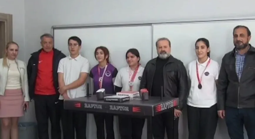 Tiya Ahmad, Şampiyon Oldu