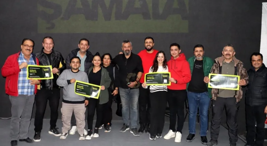 Tiyatro Şamata Kahkahalara Boğmaya Devam Ediyor