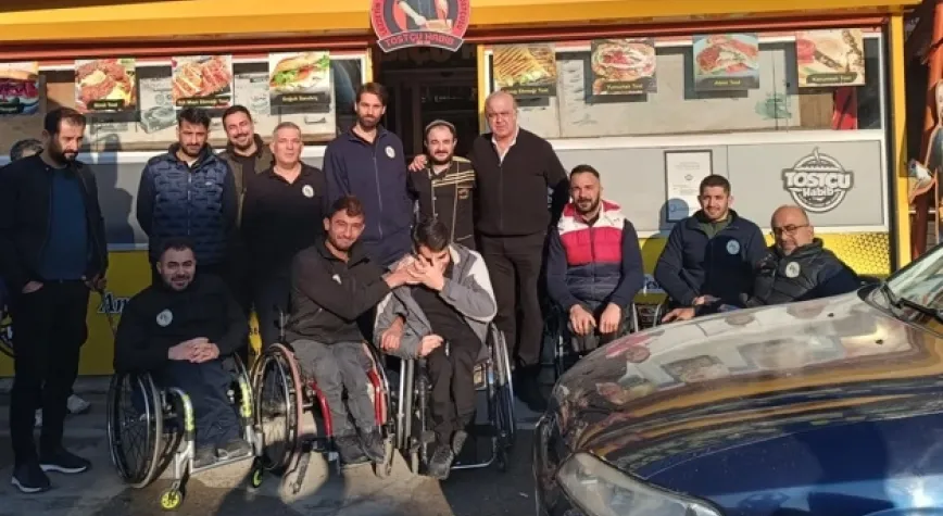 Tostçu Habib'den Engelli Basketbolculara Tost İkramı