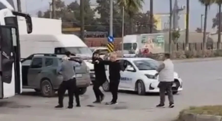 TRAFİKTE TARTIŞMA KAVGAYA DÖNÜŞTÜ