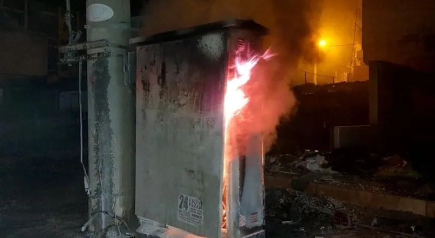 TRAFO YANGINI NEDENİYLE MAHALLE ELEKTRİKSİZ KALDI