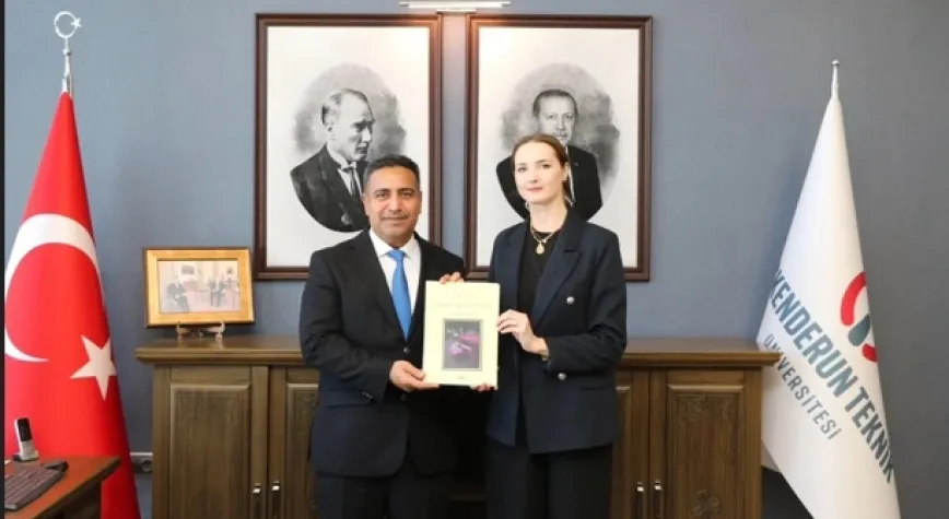 Trofimova kitabını hediye etti