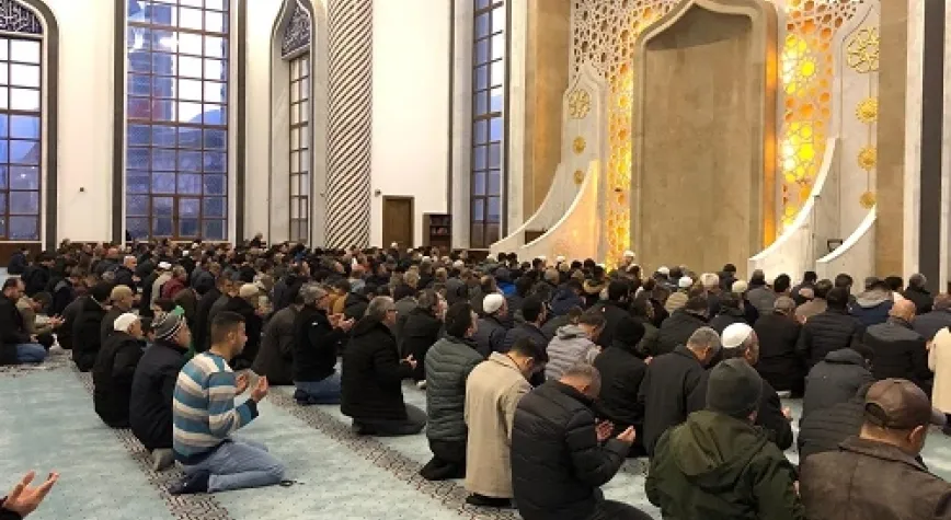 ÜÇ AYLAR SABAH NAMAZI BULUŞMASINA VATANDAŞLAR AKIN ETTİ
