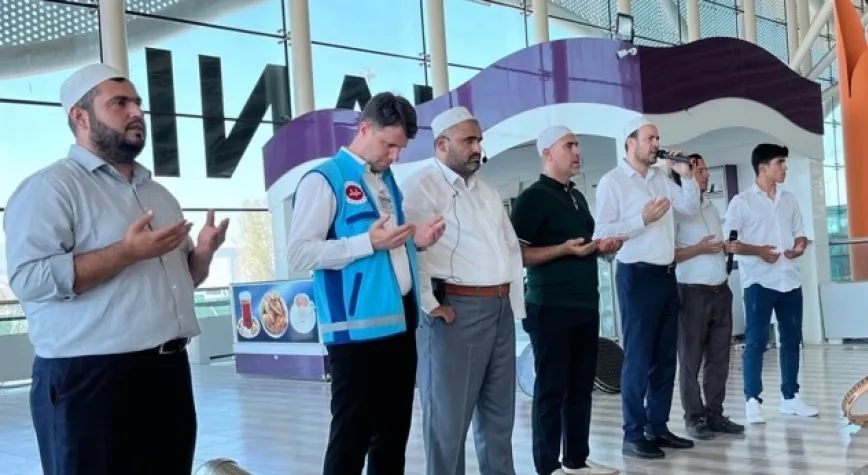Umre Yolcuları Dualarla Uğurlandı