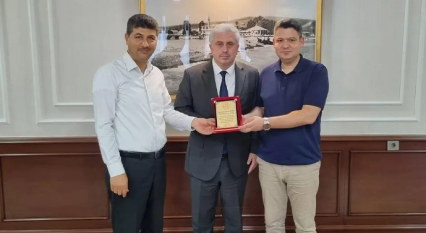Üysen’e Teşekkür Plaketi Verildi