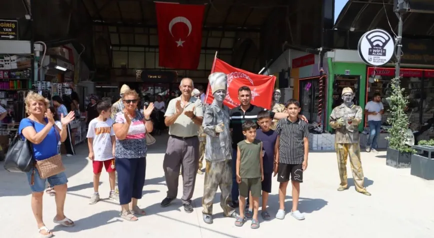 Uzun Çarşı'da 87. Yıl Kutlamaları Yoğun İlgi Gördü