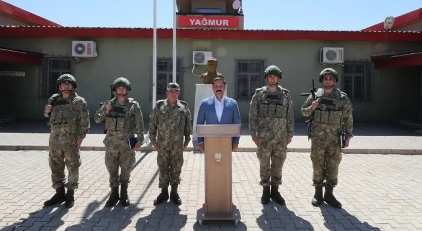 Vali Masatlı Sınır Karakolunda