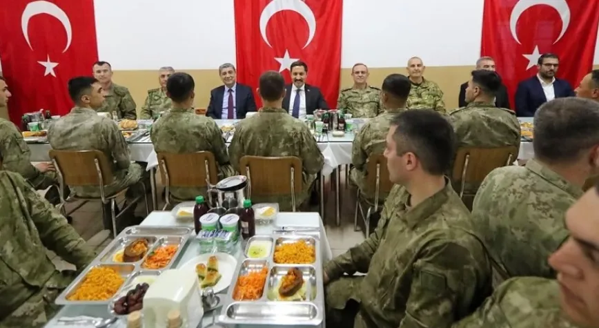 Vali Masatlı Sınır Kartalları İle İftarını Yaptı