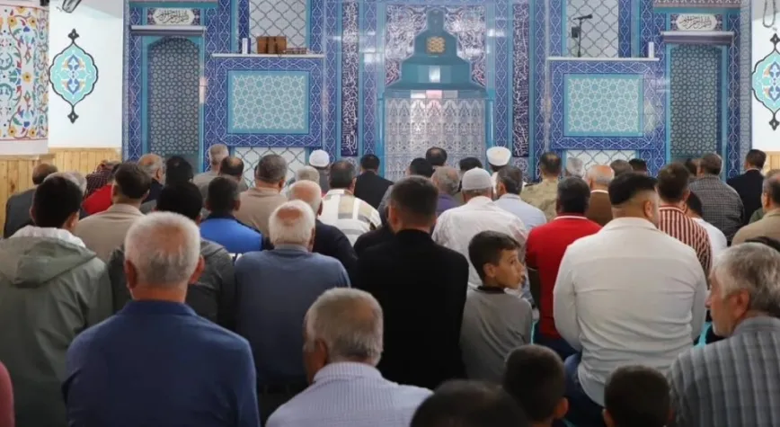 Vali Masatlı, Sofular Mahallesi’nde yapımı tamamlanan caminin açılışını gerçekleştirdi