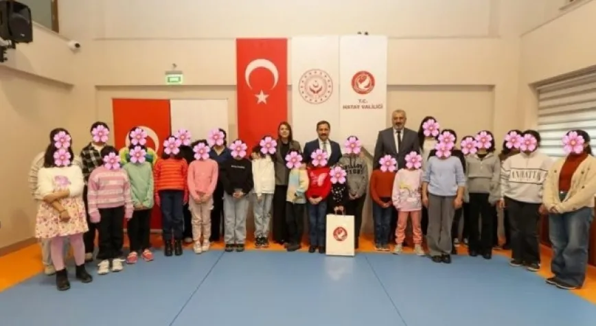 Vali Masatlı Ve Eşi Çocukları Unutmadı