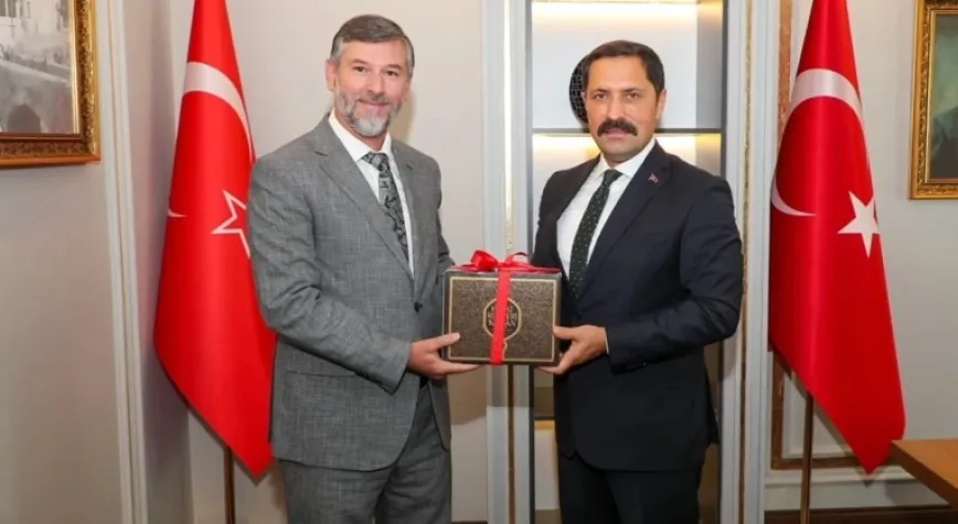Vali Masatlı’ya Kur’anı Kerim hediye etti