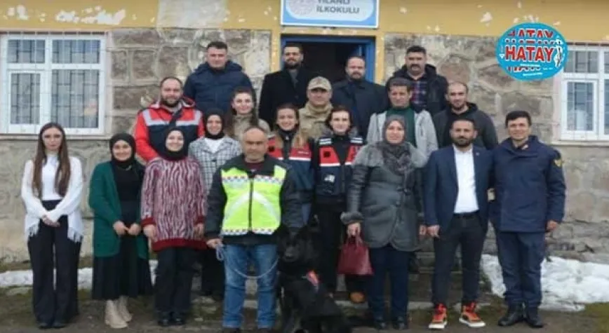 Varto'da Şehit Yakınları ve Jandarmadan Köy İlkokuluna Ziyaret