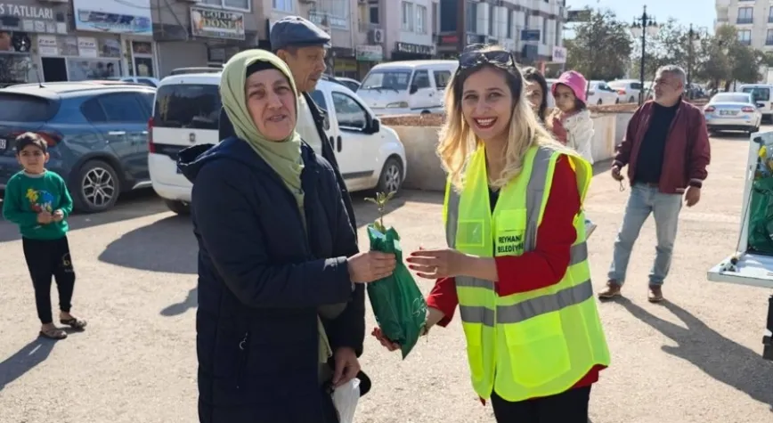 Vatandaşlara Defne Fidanı