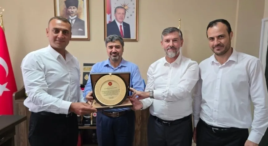 Vefa, Hizmete Bir Hatırlayıştır: Abdullah Sertoğullarından’a Plaket