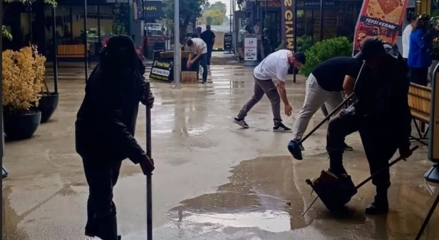 Yağmur sonrası temizlik çalışması
