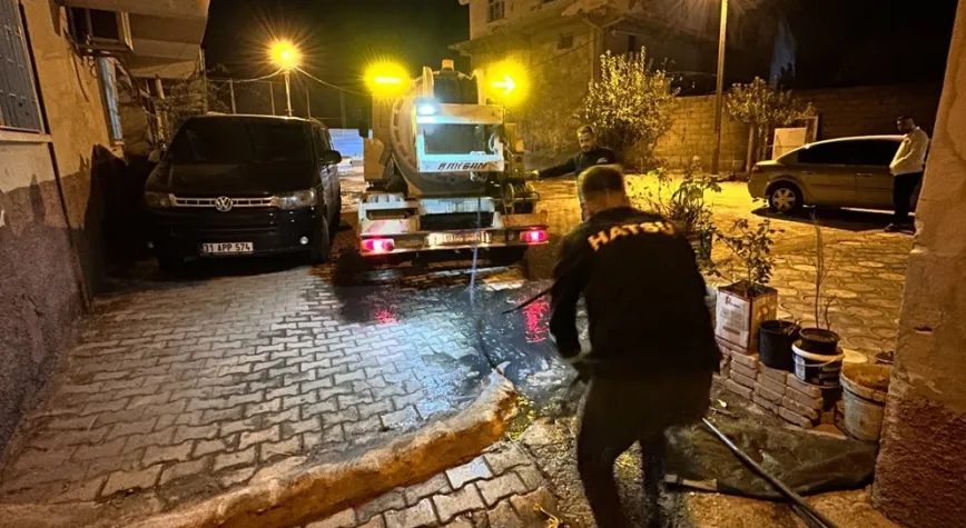 YAĞMUR SUYU HATLARI TEMİZLENİYOR