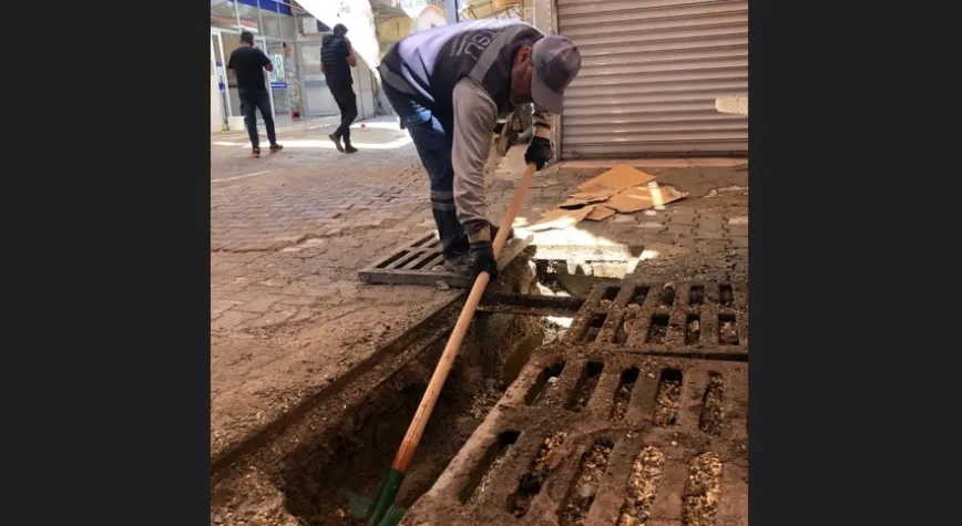 YAĞMUR SUYU MAZGALLARI TEMİZLENİYOR VE ONARILIYOR