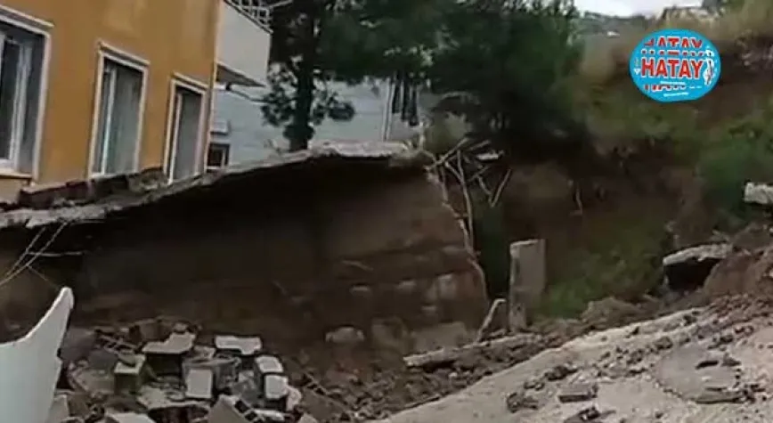 YAĞMURDA TOPRAK KAYDI APARTMAN BOŞALTILDI!