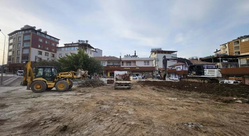 Yayladağı Belediyesi Sahada Yoğun Mesai Yürütüyor