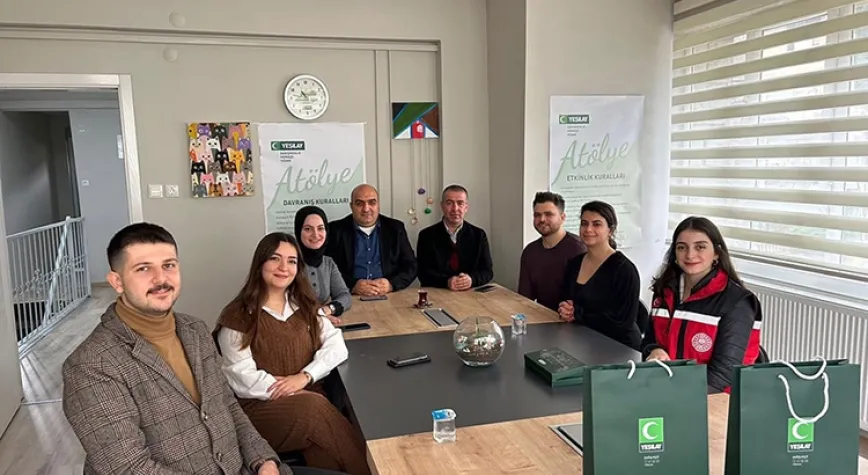 YEŞİLAY’I ZİYARET ETTİLER